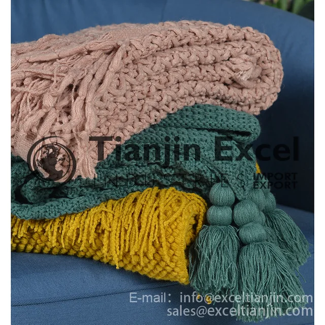 00000AA1-6 acrylic throw with fringes