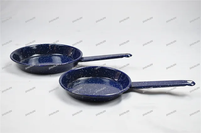 Enamel frying pan with rolled edge