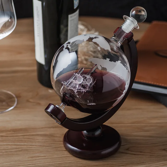 Borosilicate glass decanter