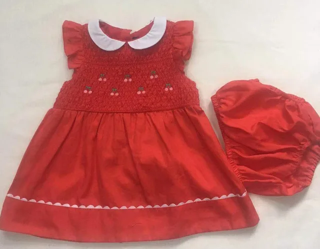 Baby girl's dress with short pants