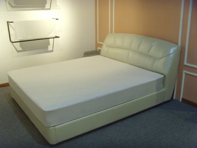 Waterproof mattress protector