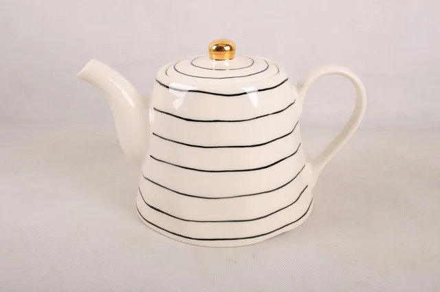 Tea pot