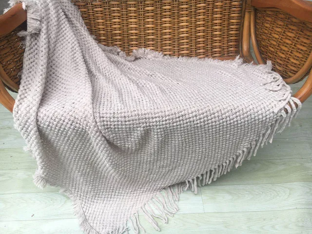 Acrylic jacquard cable blanket
