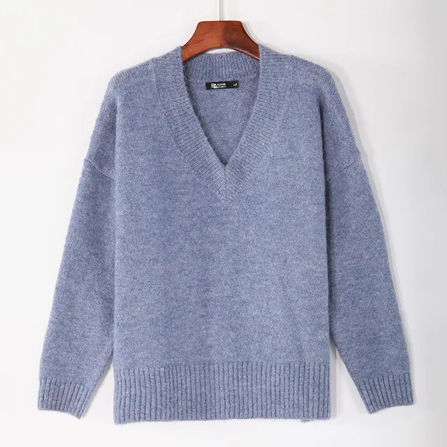 Women‘s knitted pullover sweater’