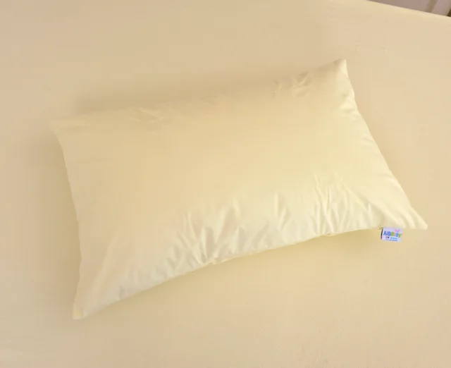 Waterproof zippered pillow protector