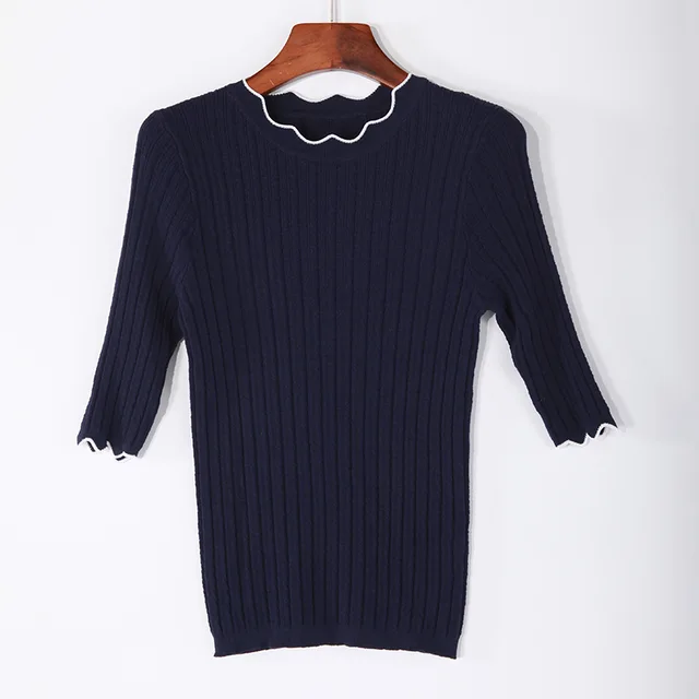 Women‘s R neck knitted sweater’