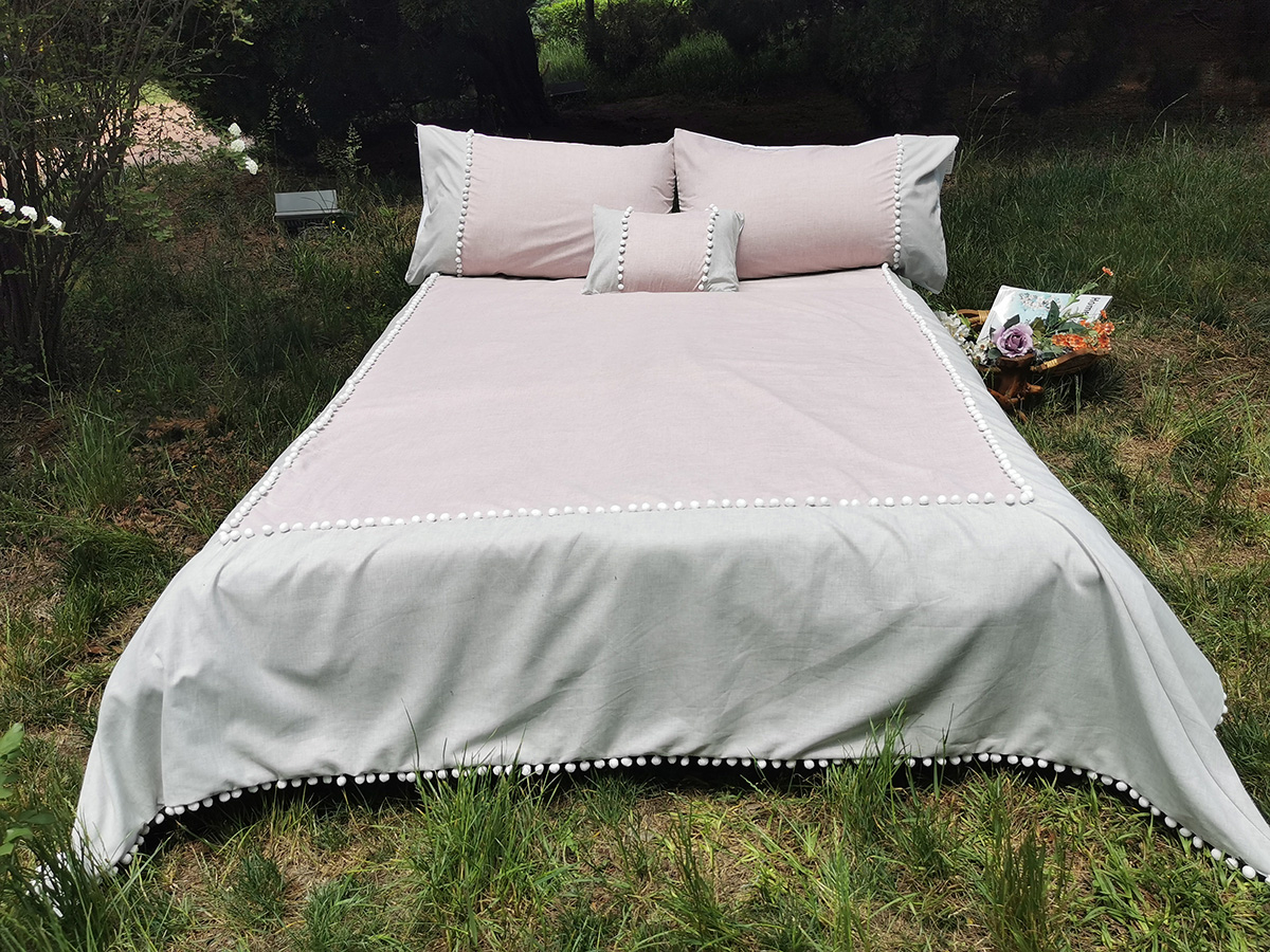 Yarn-dye suvet cover set with pompom