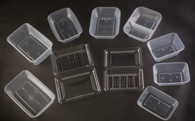 Plastic lunch box