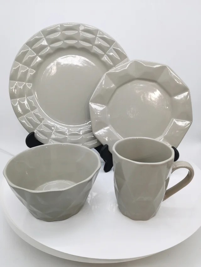 Beige diamond shape stoneware set