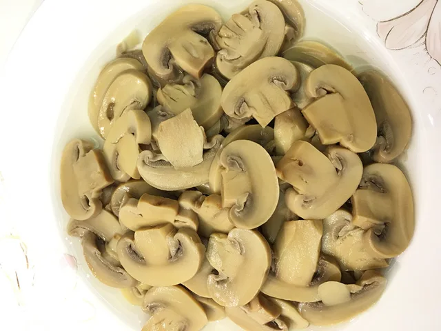 Canned mushroom slices in brine