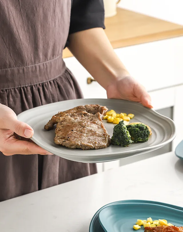 Irregular plate