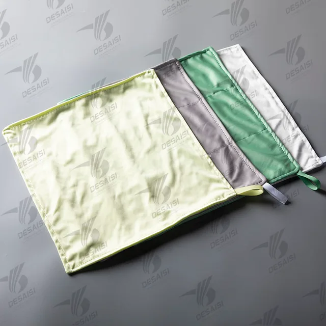 Microfiber cleanroom cloth