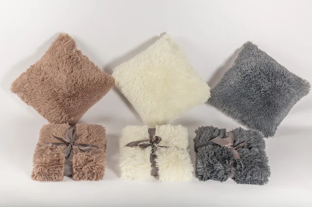 Super soft long fur blanket /cushion
