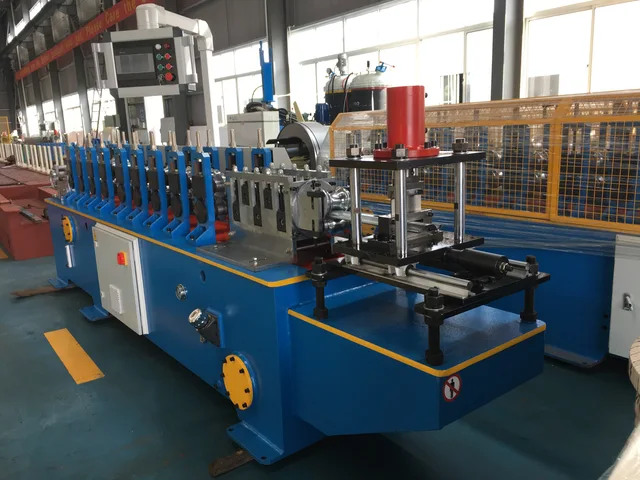 Rolling shutters doors forming machine