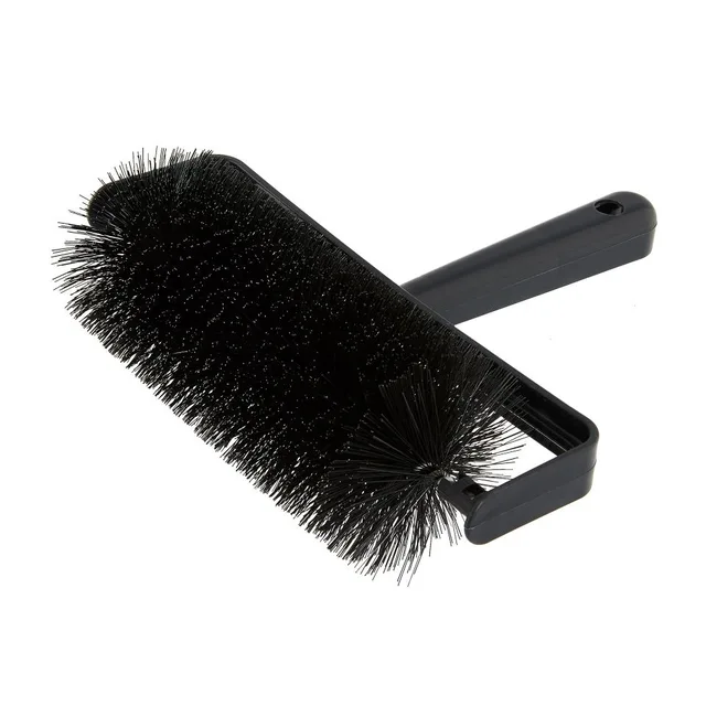 Roller cleaning brush