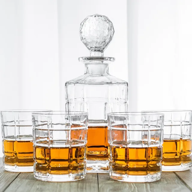 Whiskey glass set