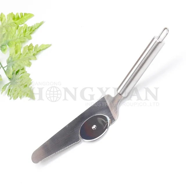 Pizza cutter with wooden handle