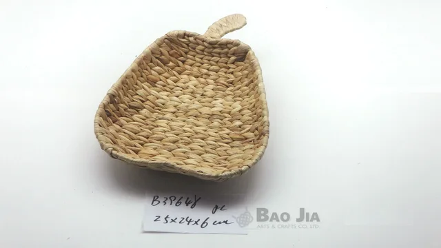 Water hyacinth tray in pear shape
