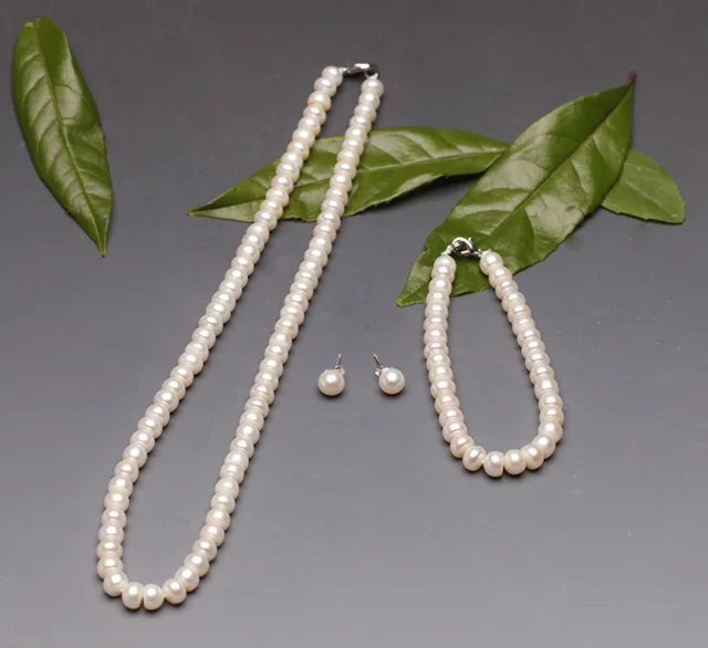 Pearl necklace