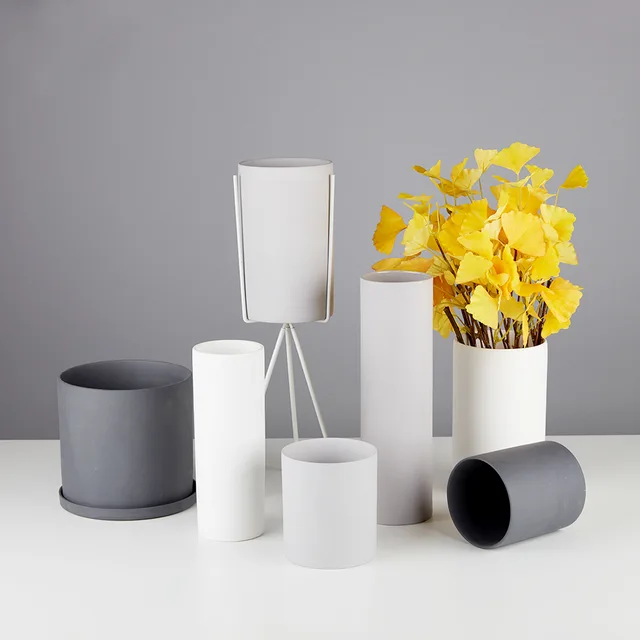 Ceramic flower pot with saucer