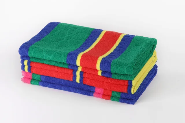 Yarn-dyed jacquard beach towel