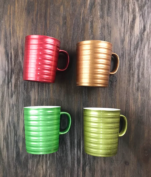 Ceramic mug with paint spraying