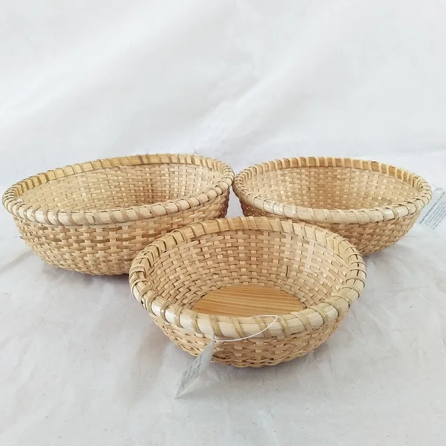 Hand-woven rattan baskets are for fruit baskets