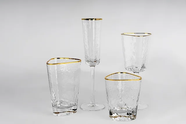 Clear Wine Glass With Gold Rim，glassware