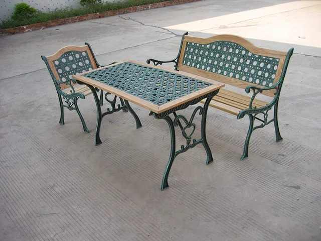 In cast iron gaeden furniture