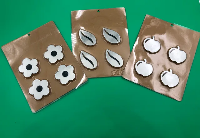 Table cloth magnet