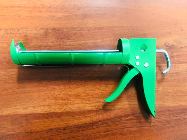 Caulking gun