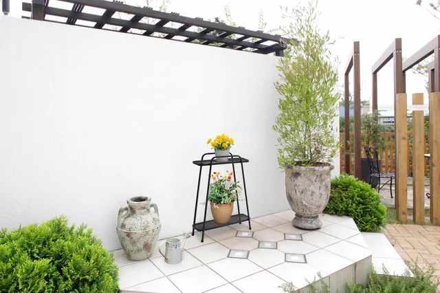 Plant stand modern 2-shelf tall