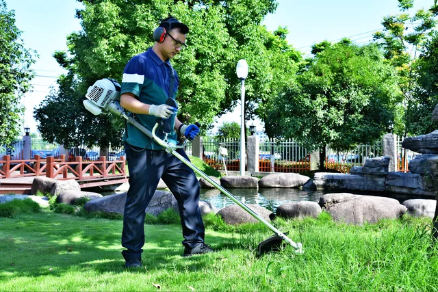 Gasoline brush cutter