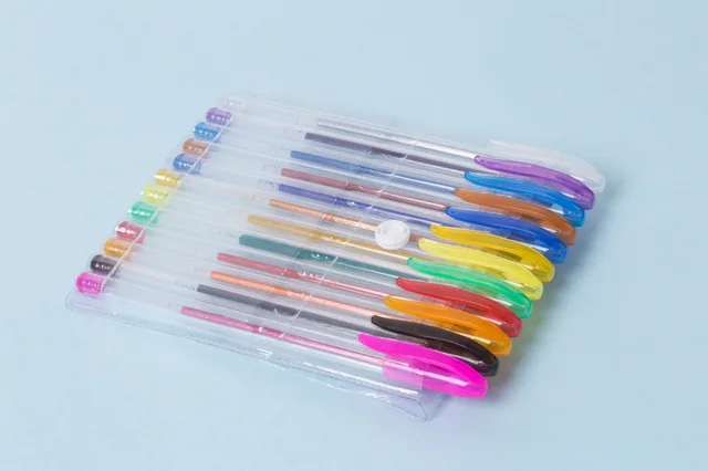 Color gel ink pen --cap type