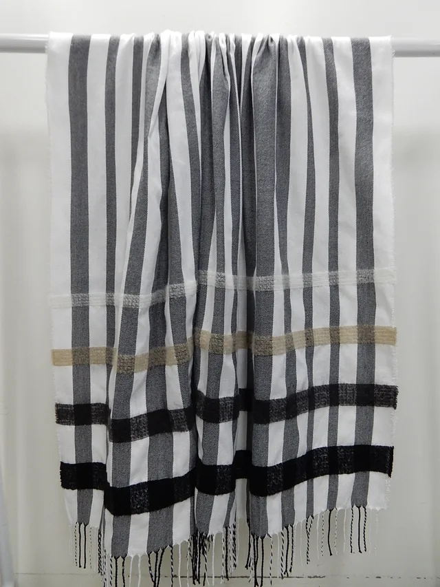 100% Polyester yarn dye Blanket