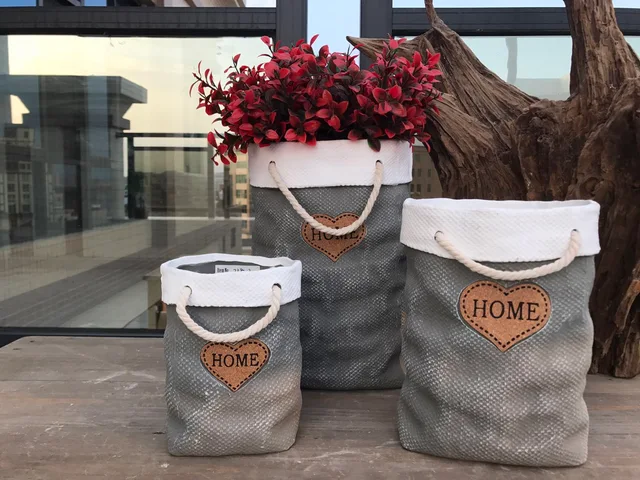 Ceramic flower pot