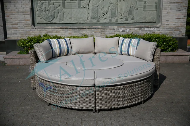 Outdoor alum rattan dining and daybed set