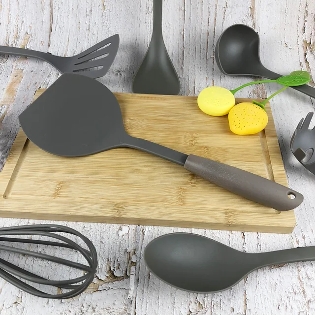 Nylon eeg turner kitchen utensil(borwn)