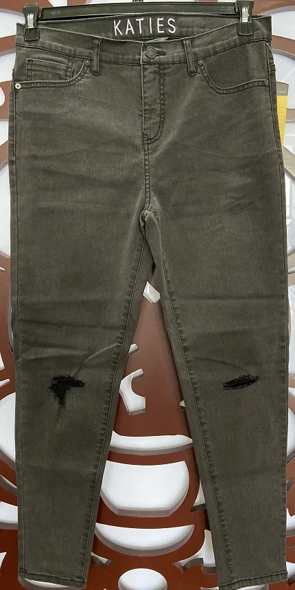 Distressed Skinny Ankle Grazer Jean