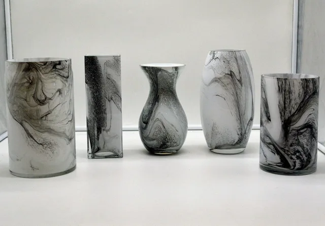 Glass vase with marbel