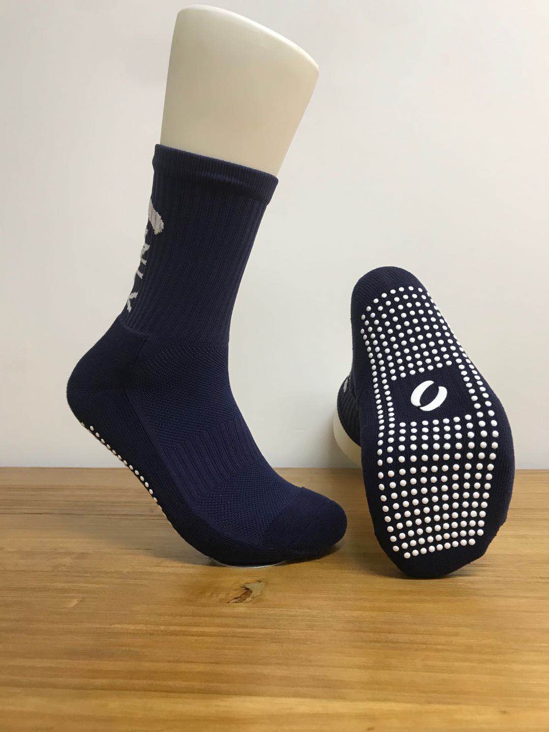 Non-slip silicone trainng socks