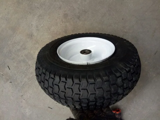 Tool cart wheel