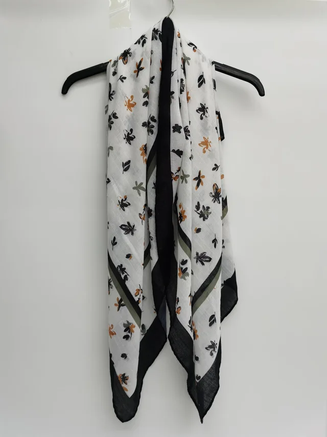 Women's woven print scarf