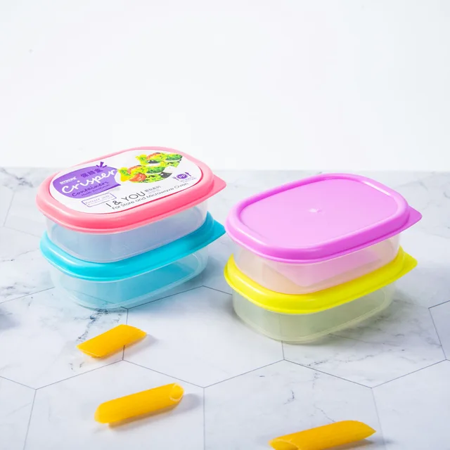 Plastic food container