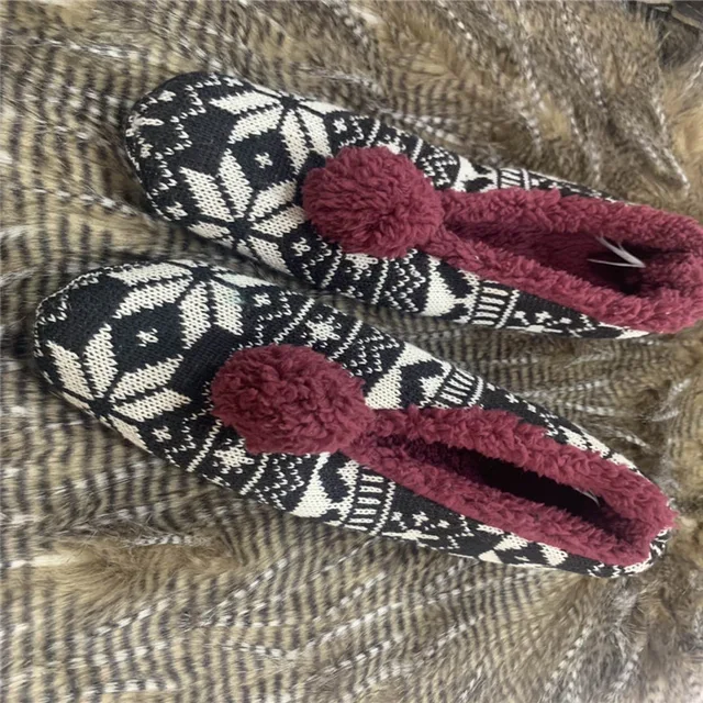 Indoor slipper,slipper, indoor shoes,shoes,textile, homewear
