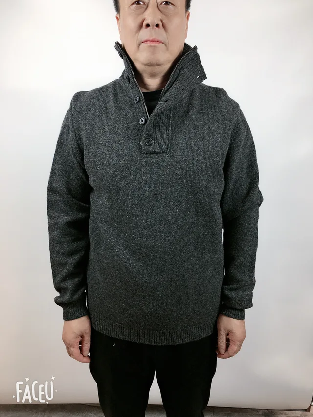 Men‘’s half buttoned long sleeve pullover