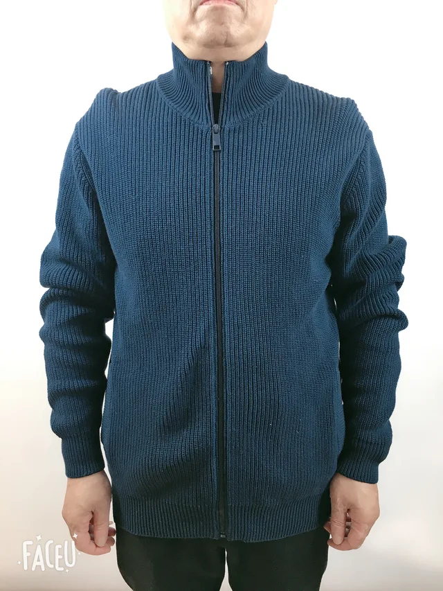 Men‘’s long sleeve zipped cardigan