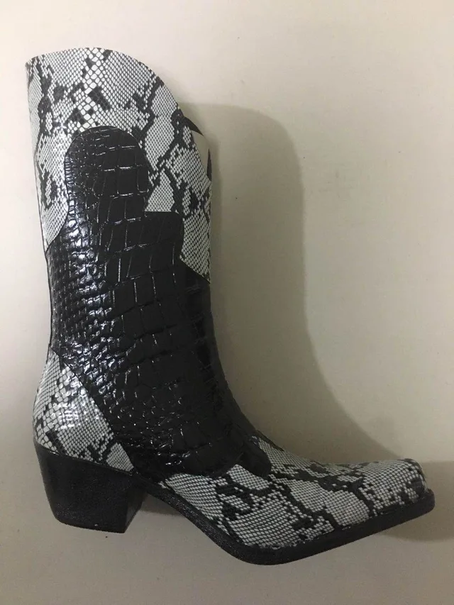 Ladies cowboy rubber boots