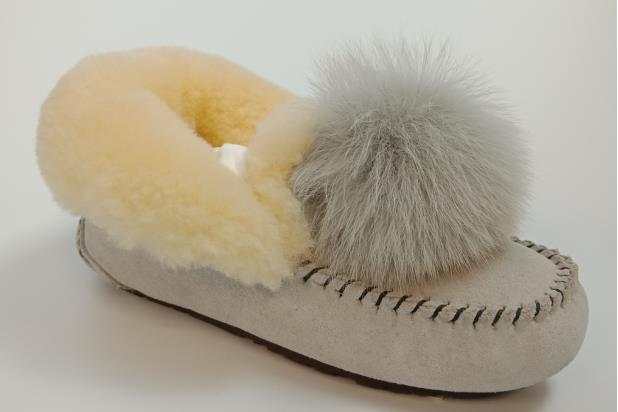 Indoor shoes
