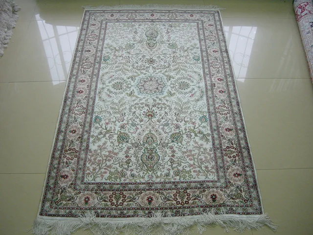 Exquisite hand made carpet 2X3FT